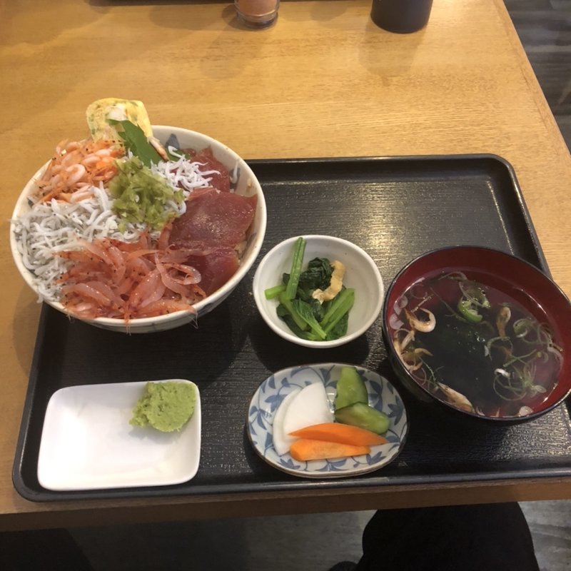 三色丼(ごはん屋さくら )