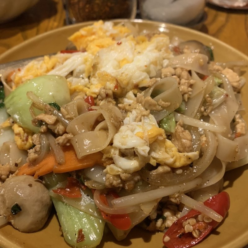 スパイシー焼きビーフン(カフィアライム)