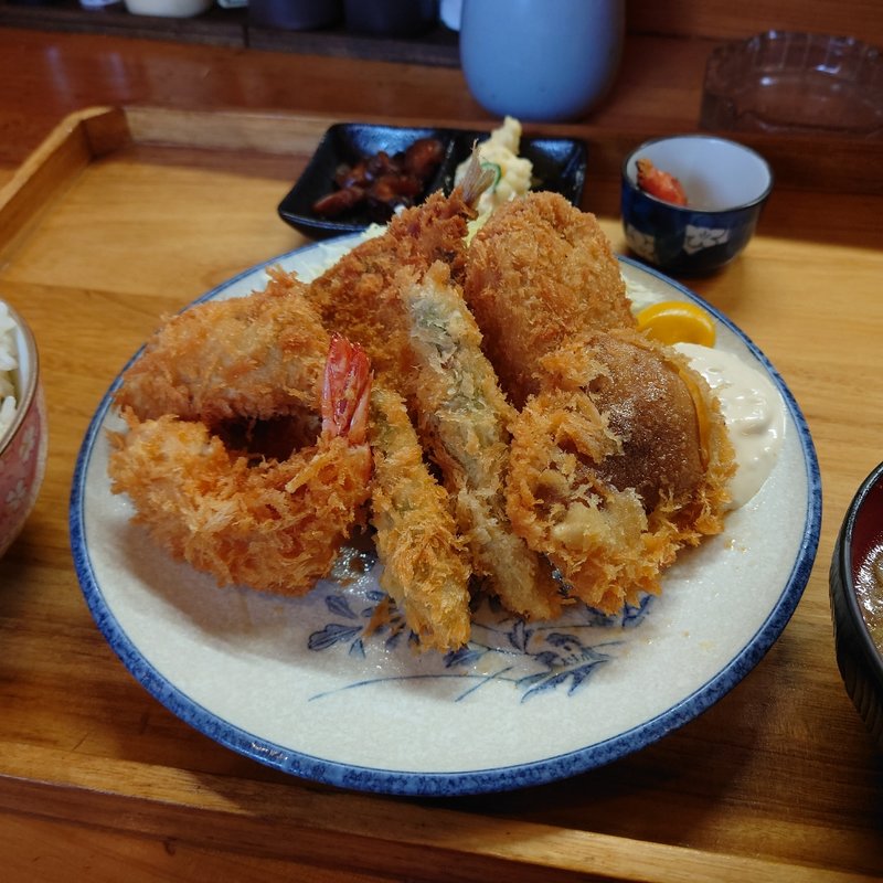ミックスフライ定食(居酒屋みさこ)
