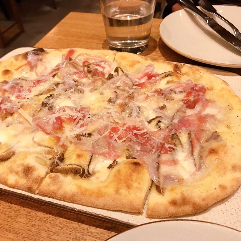 本日のピザ(オービカ モッツァレラバー 六本木ヒルズ店 （OBIKA MOZZARELLA BAR）)