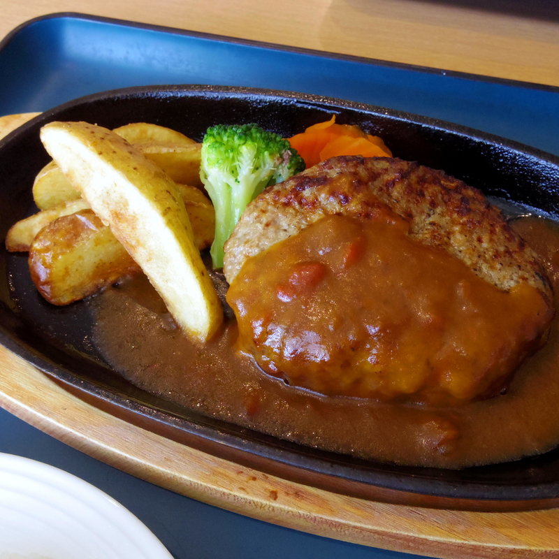 秋田由利牛入りハンバーグ(きぬさや （道の駅おおうち　ぽぽろっこ　レストランきぬさや）)