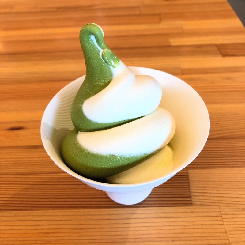 足柄茶＆ミルクミックスソフトクリーム(道の駅 足柄・金太郎のふるさと)