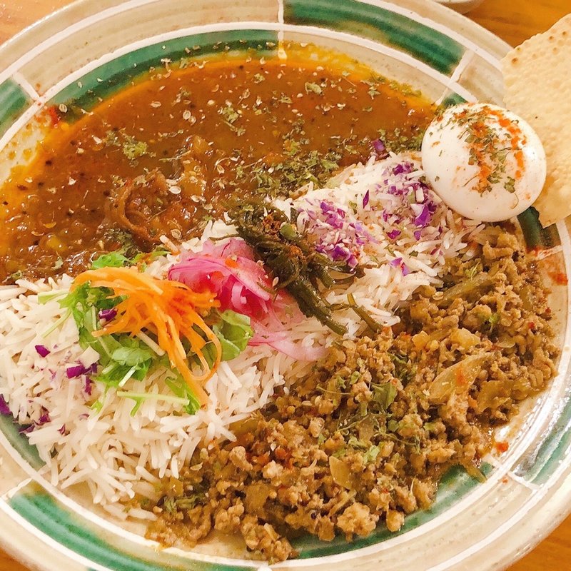 カーリーノブ2種もり（カーリーノブ定番キーマ、宮崎県産牛蒡えび出汁エスニックマサラ  トッピング:半熟たまご、パクチー）(自由が丘 CURRY&SPICE"カーリーノブ")