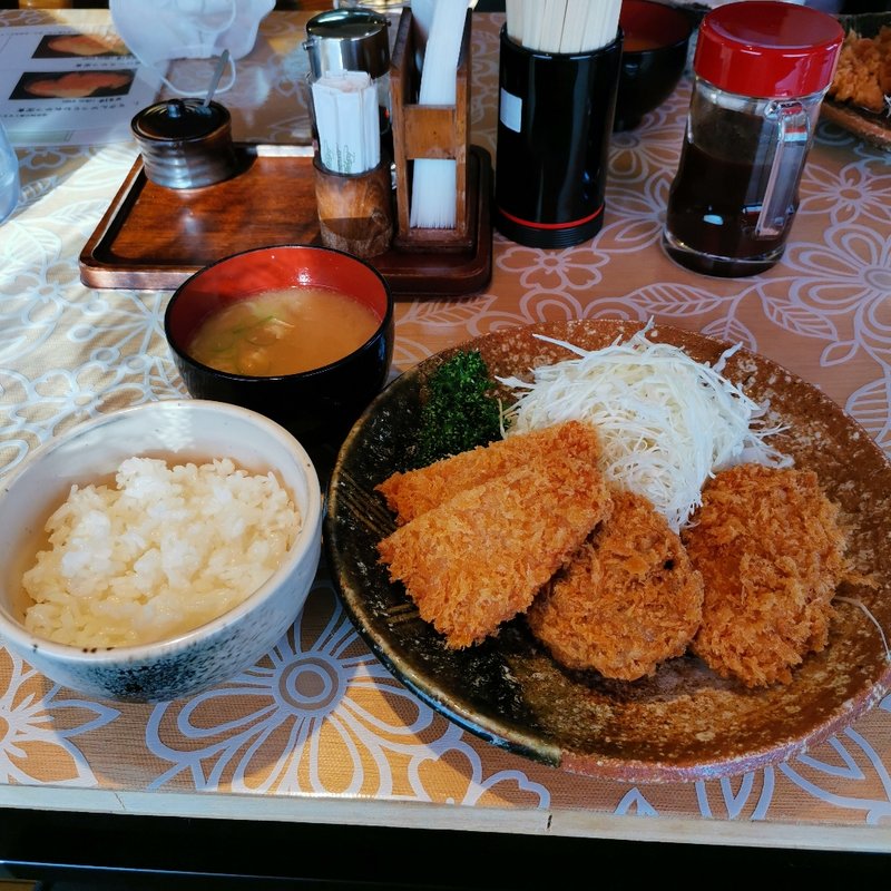めんちかつとひれかつとハムカツ定食(とんかつくにか)