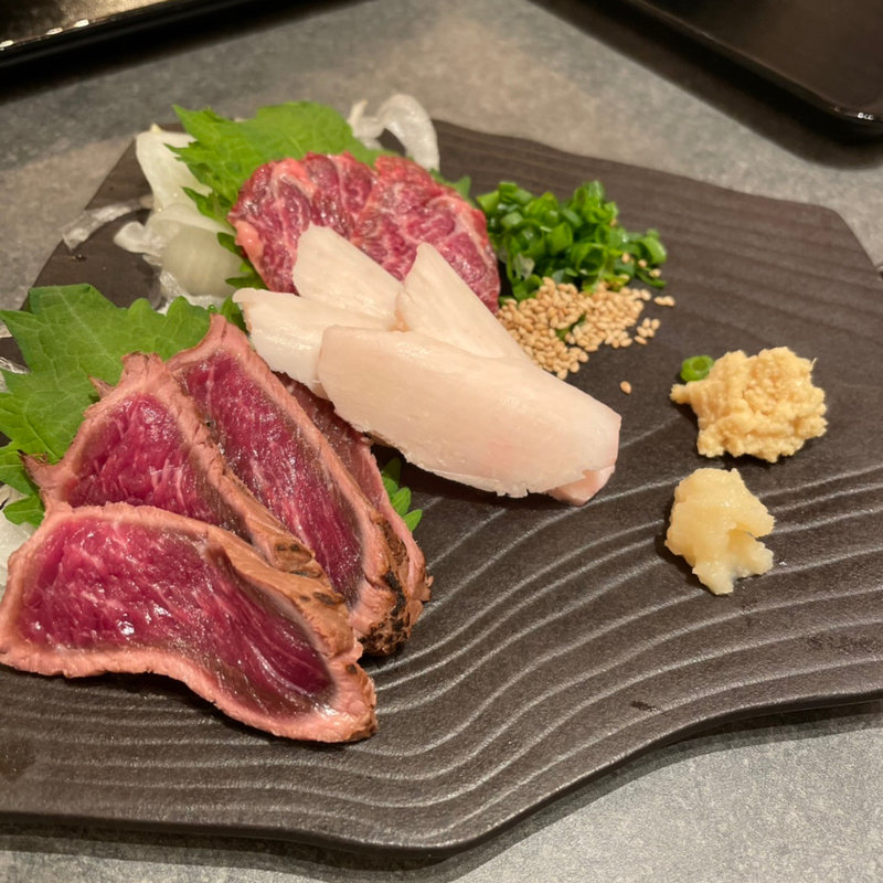 馬刺し3種盛(博多もつ鍋 おおやま 博多デイトス店)