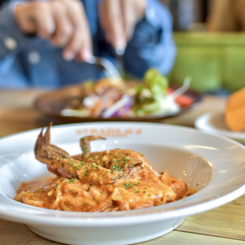 渡り蟹ととろけるチーズのトマトクリーム(ストラーダ・ディ・エイト)