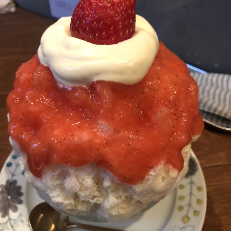 イチゴミルクティー(氷処さゆり)