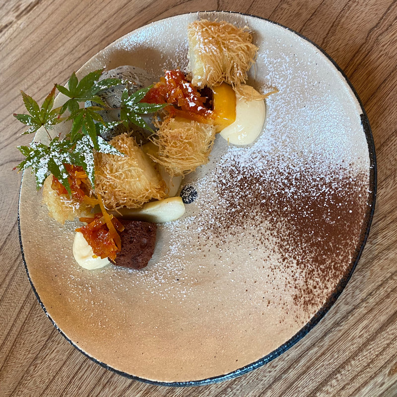 季節のデザート（洋なしのカダイフ揚げ）(カフェドミーミ（Café de mimi）)