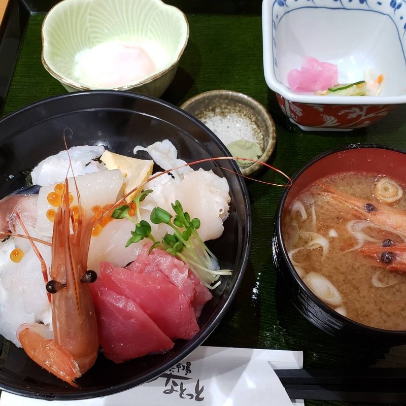 海鮮丼(浜市場　みなとっと)