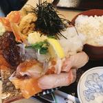 イクラ、ウニ乗せ海鮮丼(鮨 江戸富士)