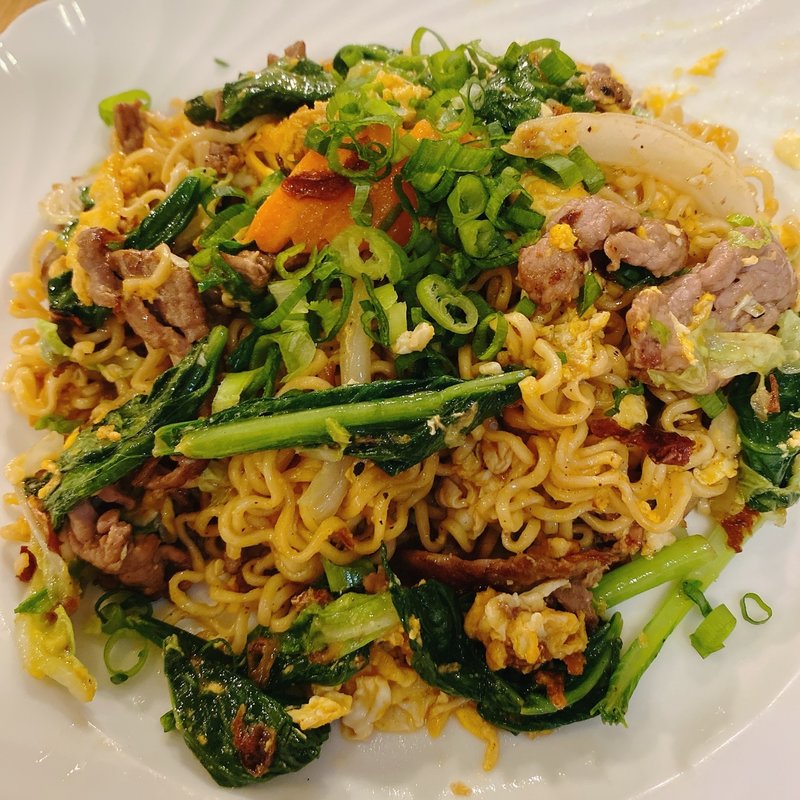 ハノイ風玉子麺と牛肉炒めセット(タンカフェ　元町店)