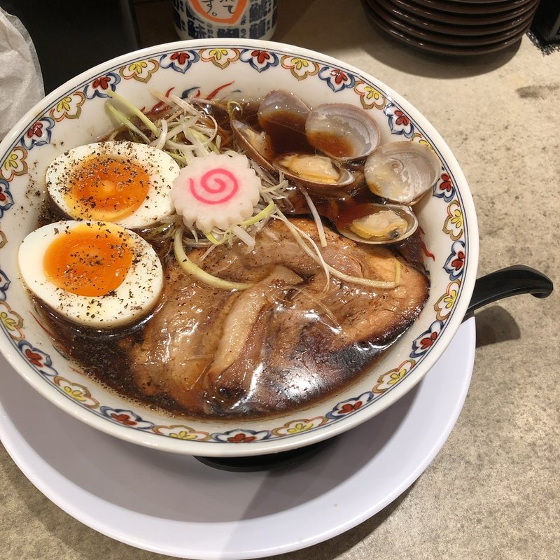 濃厚醤油の貝だしそば(下品なぐらいダシのうまいラーメン屋)