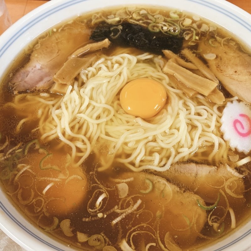 チャーシュー麺、生卵(河辺大勝軒 )