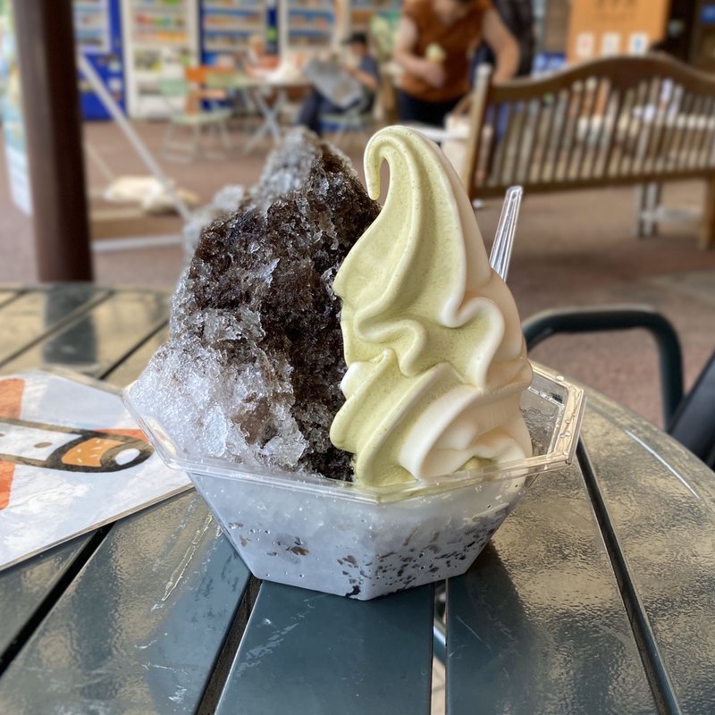 ドラキュラ (大内山ソフトクリーム(伊勢茶、バニラミックス)トッピング)(道の駅 奥伊勢おおだい 食堂 （ミチノエキ オクイセオオダイ ショクドウ）)