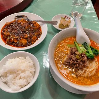 麻婆豆腐（小ライス）と担々麺(中国料理 萬来軒)