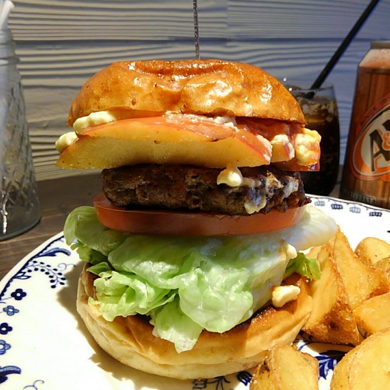 サワークリームアップルバーガー(だるま珈琲)