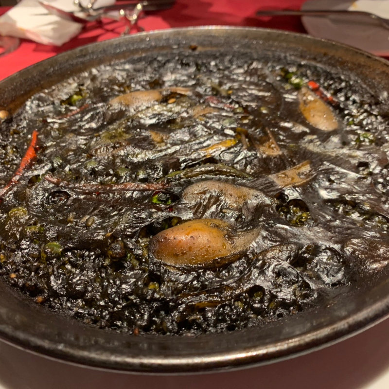 イカ墨のパエリア(スペイン グルメテリア・イ・ボデガ)