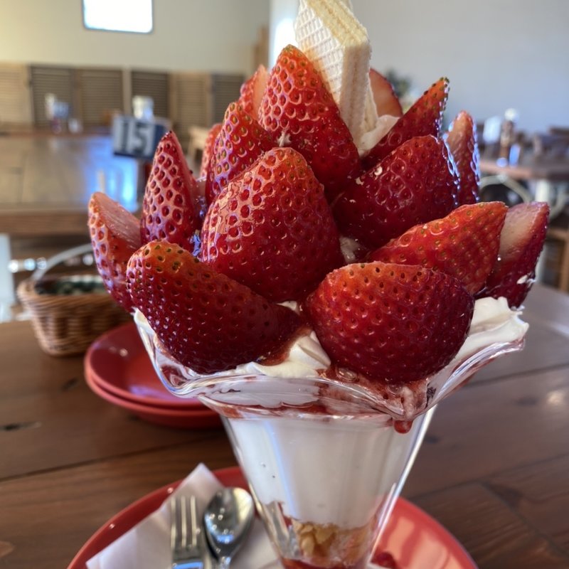 天使のいちごパフェ(カフェ アンジェ・フレーゼ )