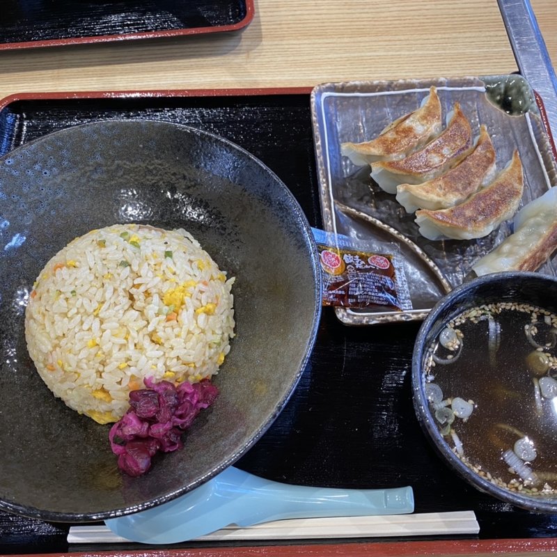 チャーハンと餃子(道の駅うつのみや　ろまんちっく村　ラーメン餃子処にっさと)