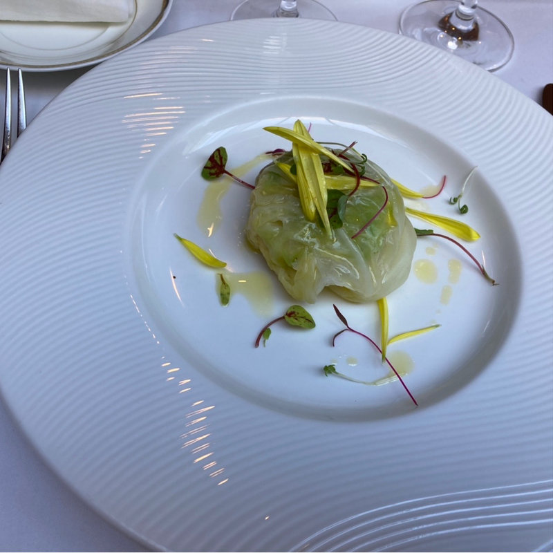 ホタテ貝とセップ茸のチリメンキャベツ包み・柚子風味(Restaurant ALADDIN (レストランアラジン)フランス料理)