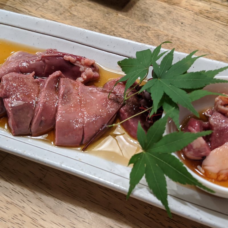 地鶏の肝刺し、ハツ盛り(鳥取酒場 )