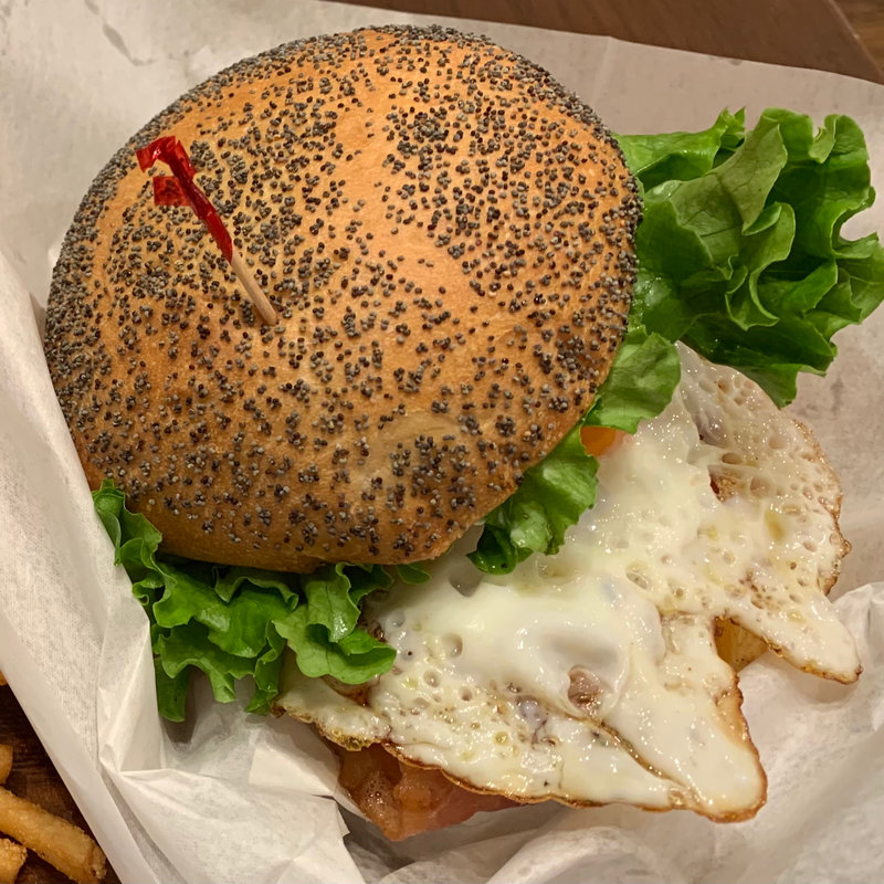 厚切りチェダーベーコンエッグバーガー(クア・アイナ 仙台Parco2店)