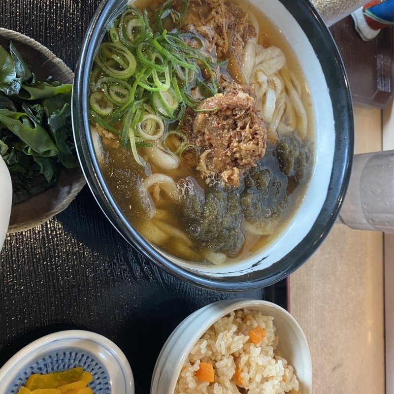 肉こんぶうどんとかしわご飯(麺 和田や)