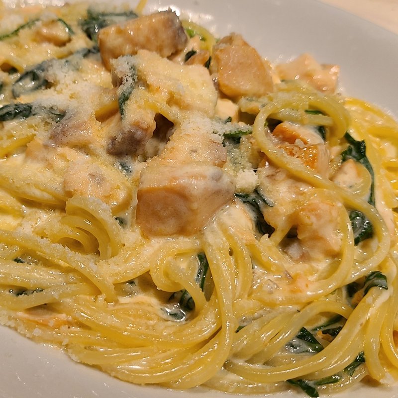 サーモンのクリームソースパスタ(ピッツェリア ドーモ)