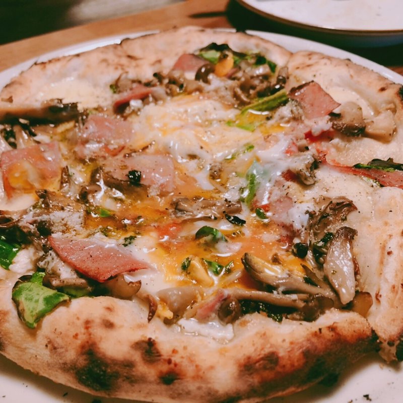 5種のきのことモルタデッラのビスマルク(Pizzeria Ottavo)
