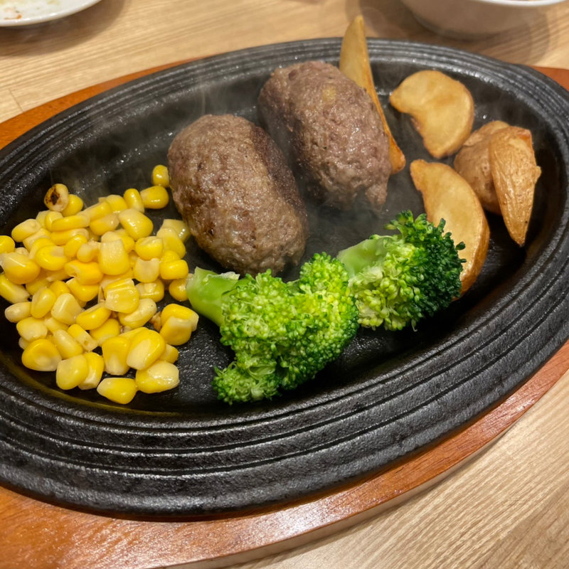 和牛100%ハンバーグ(焼肉ZENIBA田町店)