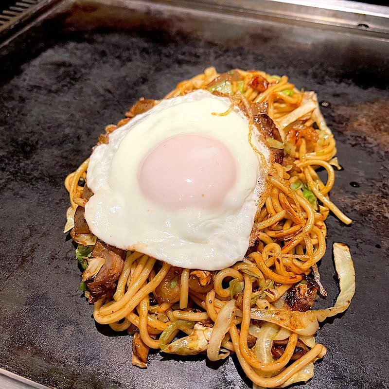 ぼっかけ月見焼きそば(花門亭 池袋店)