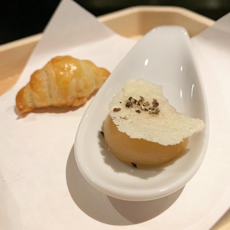 コンソメスープと発酵バタークロワッサン(81)