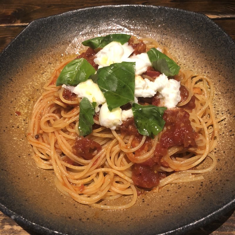 トマトモッツァレラ(PASTA&BAR DARK-HORSE)