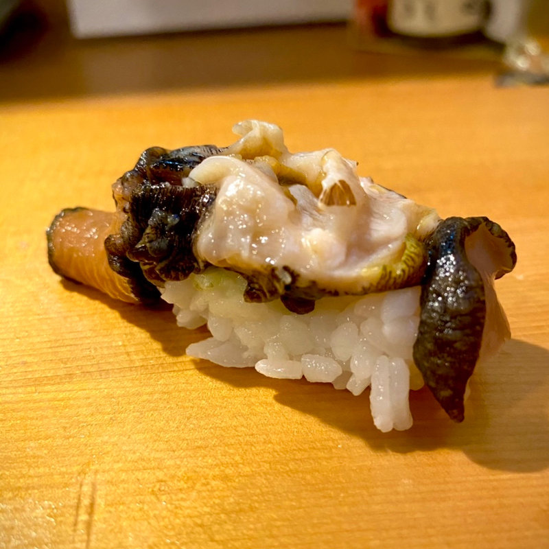 活サザエ（にぎり）(寿司居酒屋 ゲゲゲの三丁目)