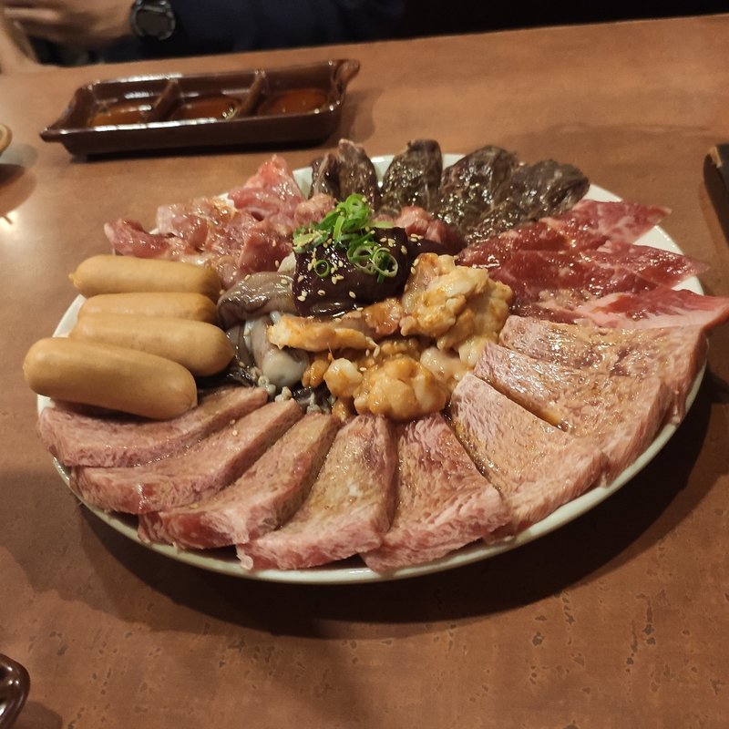 焼肉全28品【食べ放題プラン】+お酒・ソフトドリンク飲み放題(ええかてい 炭火焼肉 榮華亭 野洲店)