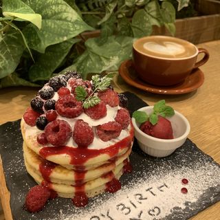 ストロベリーパンケーキ(GOKANDO RESORT CAFE & SWEETS)