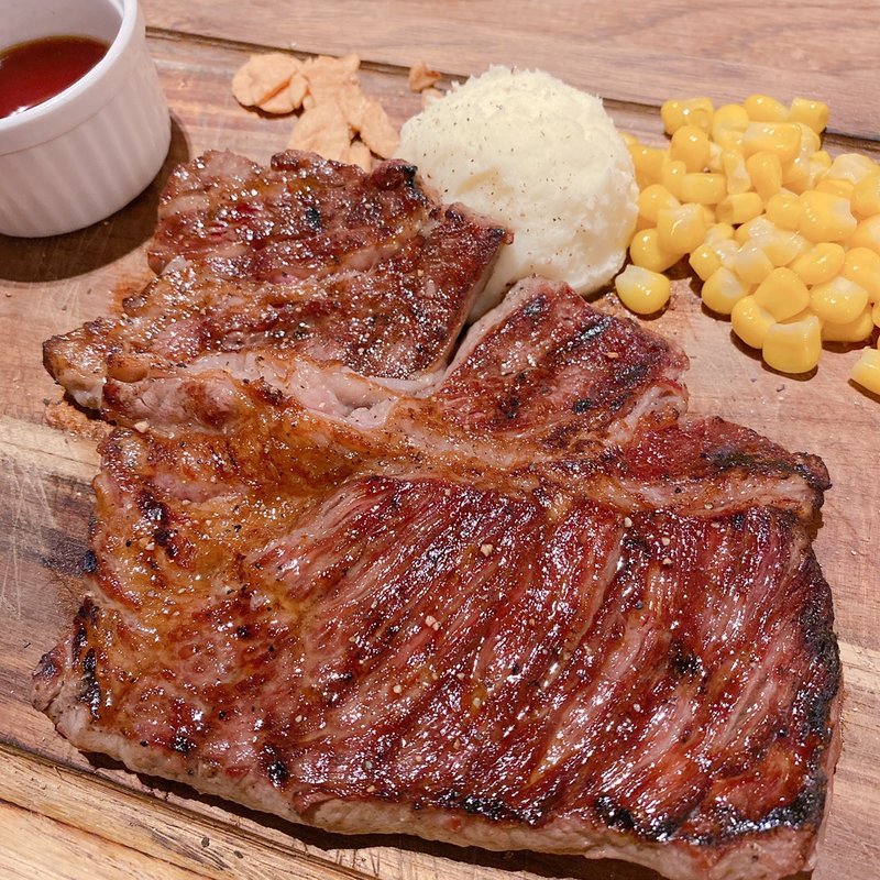 ショルダーステーキ 200g(8 EIGHTH BEEF(エイトビーフ) ステーキ＆ハンバーガー専門店)