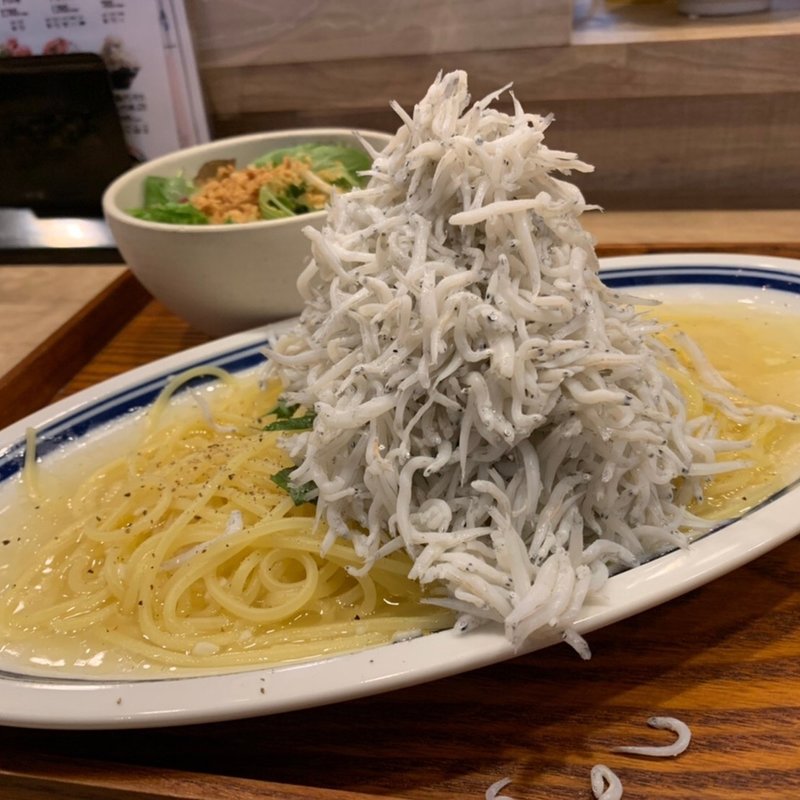 シラスどっさりペペロンチーノ(熱海渚町・おさかな丼屋・ビストロ)