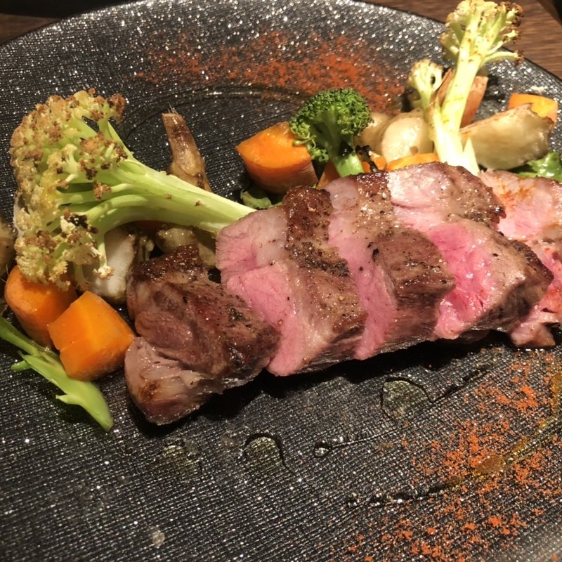 イベリコベジョータと丹波野菜のロースト(バスクバル・チャコリ)