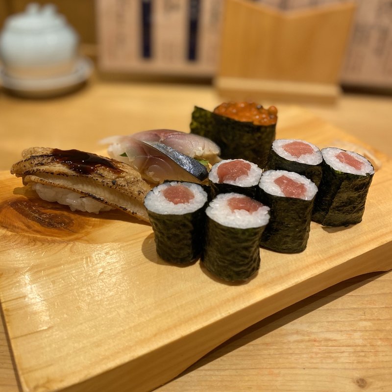 穴子、いくら、さば、とろ鉄火(細巻き)(すし酒場　みなと)