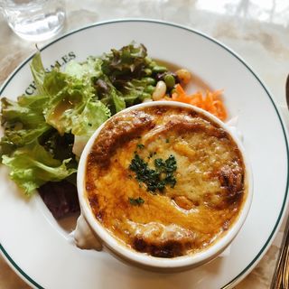 Soupe à l'oignon/オニオングラタンスープ(AUX BACCHANALES GINZA（オーバカナル 銀座）)