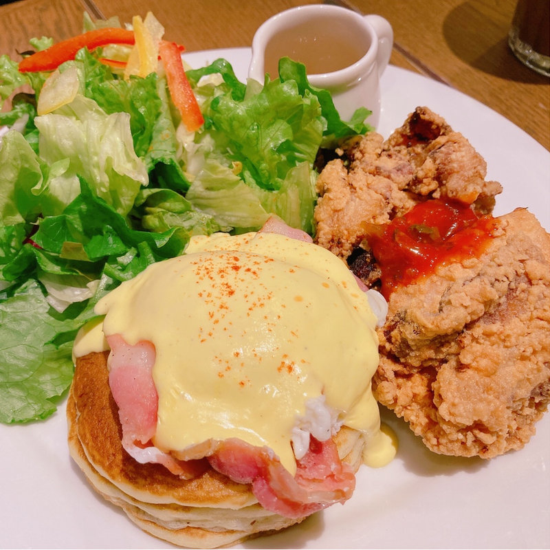 エッグベネディクト&モチコチキン(Hawaiian Pancake Factory 新宿ミロード店 （ハワイアンパンケーキファクトリー）)