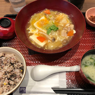 手造り豆腐とチキンのトロトロ煮定食(大戸屋 東急日吉駅ビル店 （おおとや）)