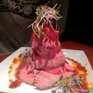 国産牛ローストビーフ丼(ダイニングバーオセロ)