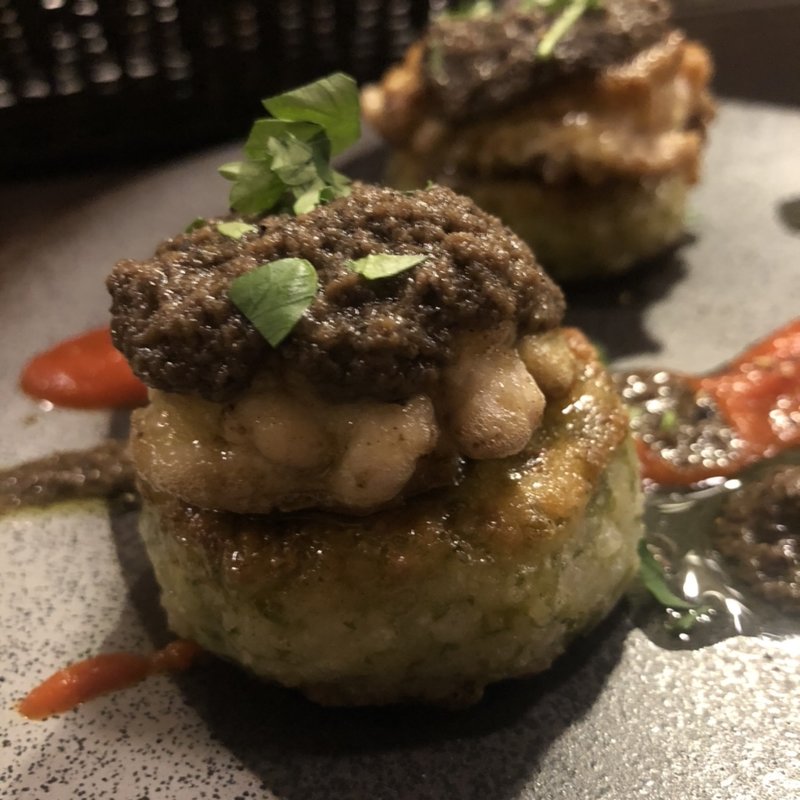 白子のソテーと生海苔の焼きリゾット黒オリーブのソース(Enoteca 眞  （エノテカシン）)