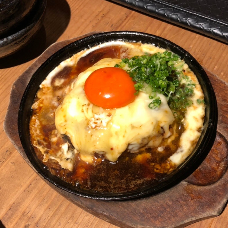 つくねの鉄板焼き チーズのせ(炭焼笑店 陽 北堀江本店)