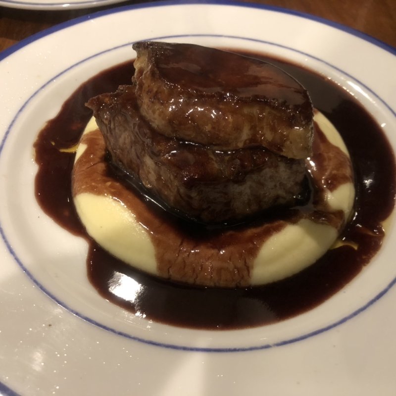 ピエモンテ産仔牛ロースとフォアグラのロッシーニ風(ビストロ ラ テラコッタ)