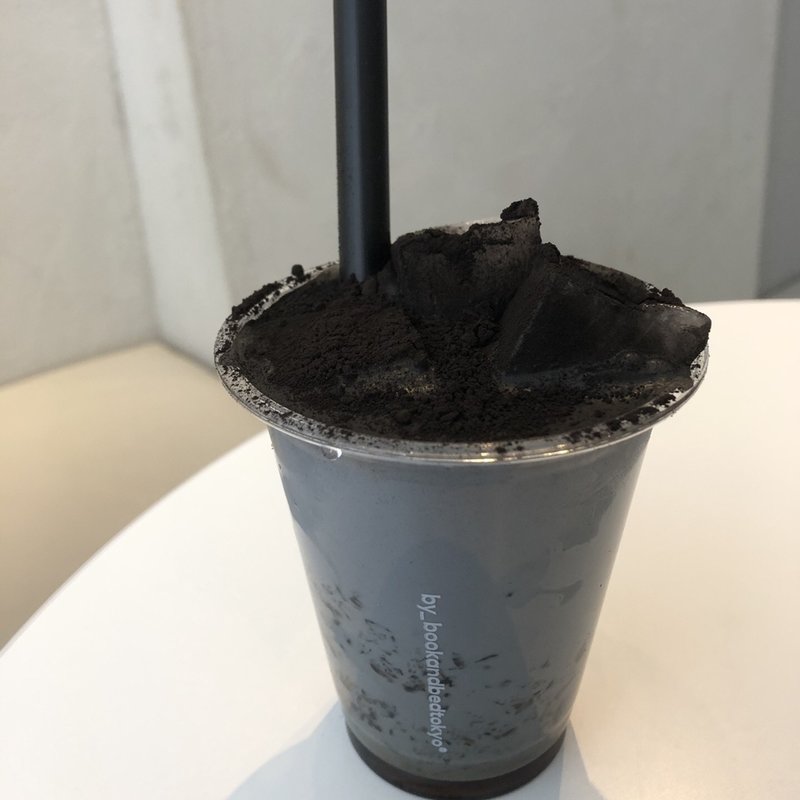 ブラックラテ(BOOK AND BED TOKYO 心斎橋)