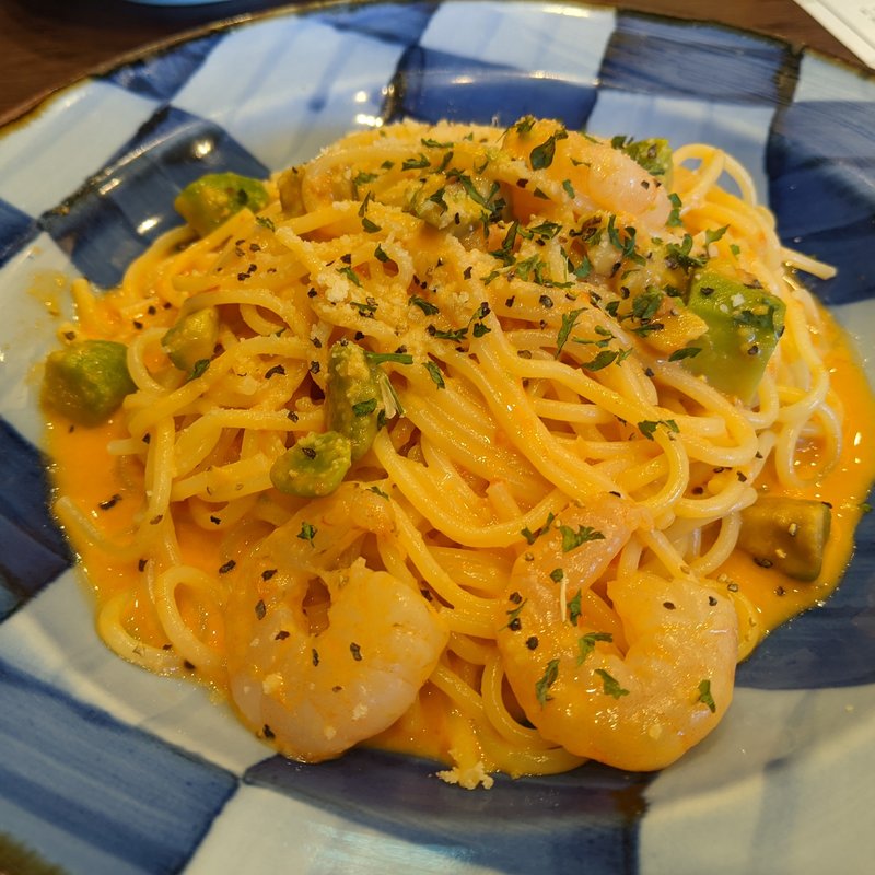 ぷりぷり海老とアボカドのトマトクリームパスタ(鎌倉パスタ グランデュオ蒲田店)