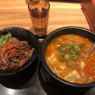 ミニカルビ丼ホルモンスンドゥブセット(韓丼　東加古川店)